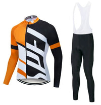 Orange (maillot de bain + bas à jarretelles)